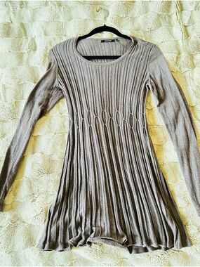 Ribbed Knit Long-Sleeve Lightweight Sweater- Taupe